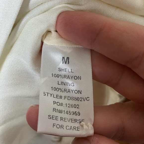 Nordstom VICI Maxi‎ Dress Sz M White Floral Feminine Pockets Rayon Deep V Neck - Picture 8 of 9